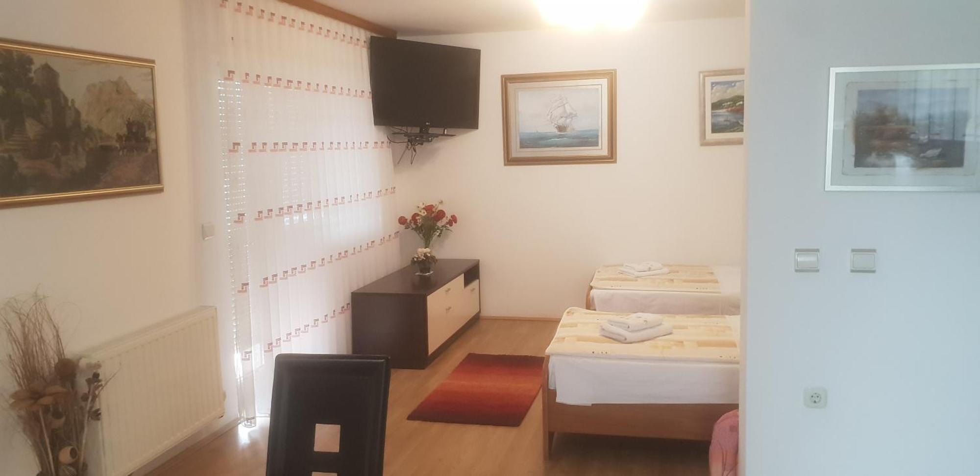 Apartments Mise Ogulin Bagian luar foto