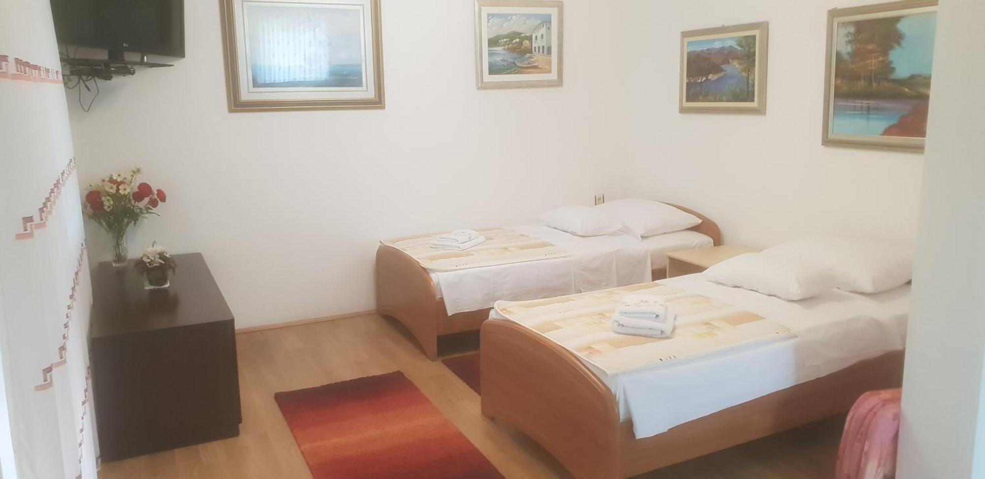 Apartments Mise Ogulin Bagian luar foto