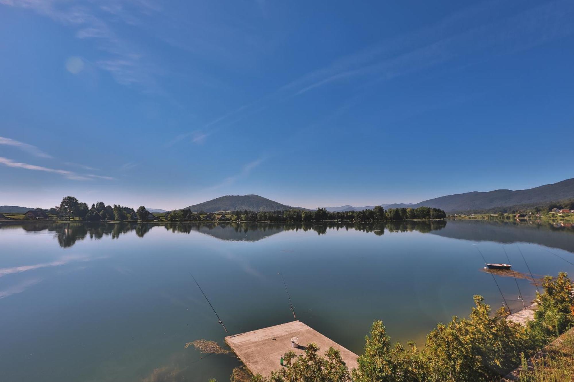 Apartments Mise Ogulin Bagian luar foto