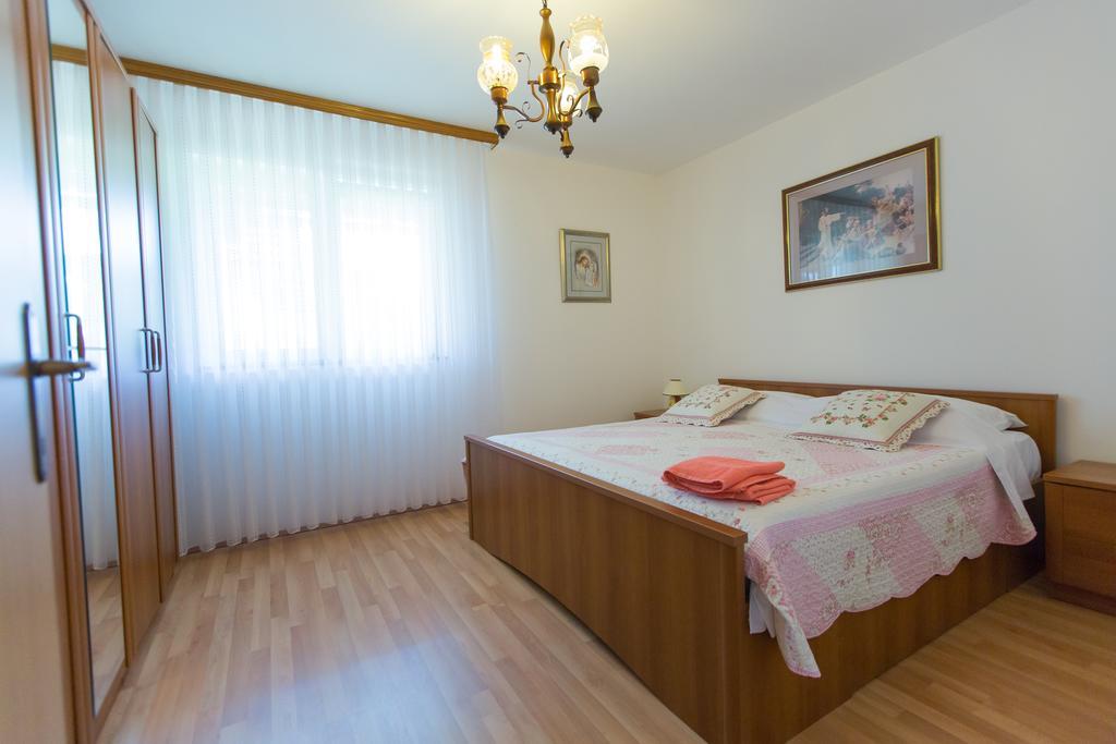 Apartments Mise Ogulin Bagian luar foto