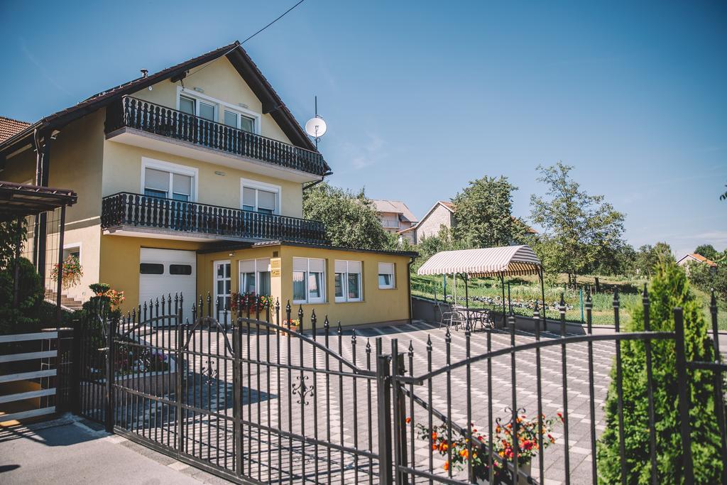 Apartments Mise Ogulin Bagian luar foto