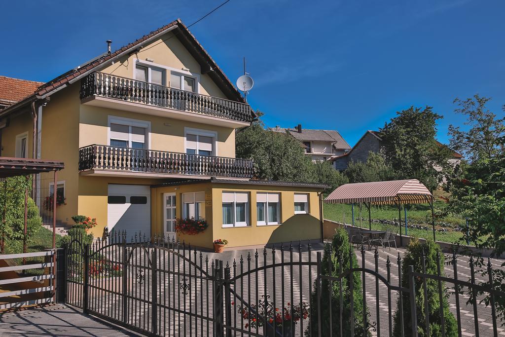 Apartments Mise Ogulin Bagian luar foto